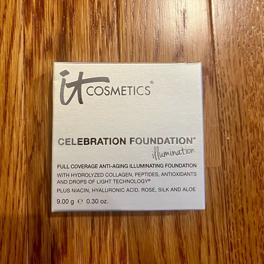 IT Cosmetics Celebration Foundation Illumination NIB Light